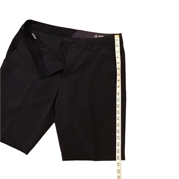 Volcom flat front shorts. Size 32. - Picture 7 of 9